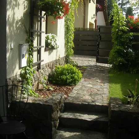 Pod Lasem Apartman *